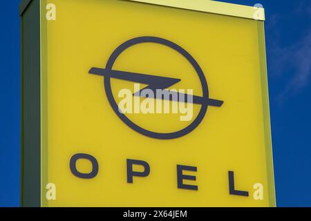 Bordeaux , Frankreich - 04 29 2024 : opel-Logo Marke und Textzeichen des Autoherstellers Stockfoto
