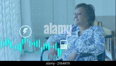 Bild von mehreren Diagrammen, Symbolen, wechselnden Zahlen, älteren, birassischen Frauen, die durch das Fenster schauen Stockfoto