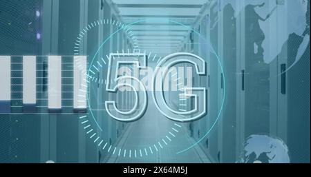 Bild von 5g-Text, Rundscannern und statistischer Datenverarbeitung im Serverraum Stockfoto