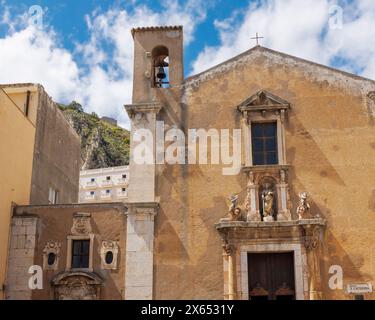 Taormina, Sizilien, Italien. Die Kirche St. Katharina in Taormina. Stockfoto