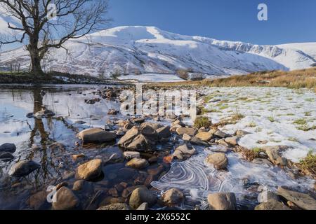 River Rawthey und die Howgill Fells im Winter, Cumbria, Großbritannien Stockfoto