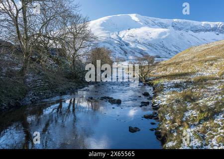 River Rawthey und die Howgill Fells im Winter, Cumbria, Großbritannien Stockfoto