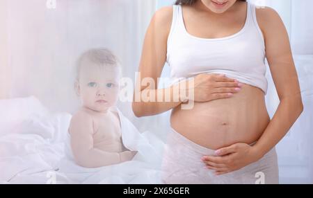 Doppelexposition von Schwangeren und süßem Baby Stockfoto