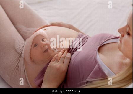 Doppelexposition von Schwangeren und süßem Baby Stockfoto