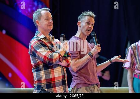 Die Schauspieler Dominic Monaghan und Billy Boyd vom Lord of the Rings sprechen während eines Q and A auf der Comic Con Brussels 2024. Cosplay-Enthusiasten und Fans von Fantasy und Sci-fi wurden auf der Comic Con Brussels 2024 mit einer spektakulären Präsentation von Talent und Nostalgie verwöhnt. Die Veranstaltung begrüßte angesehene Schauspieler von beliebten Franchises, darunter Dominic Monaghan, Billy Boyd und Andy Serkis von Lord of the Rings, Deep Roy und Noah Hathaway von The Never Ending Story und Edward Furlong von Terminator 2. Inmitten der Aufregung zeigten die Teilnehmer ihre Kreativität in ausgeklügelten Kostümen und huldigten ihnen Stockfoto