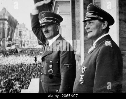 Der deutsche Diktator Adolph Hitler und sein zweiter Befehlshaber Hermann Göring, Deutschland 1930er Jahre Stockfoto