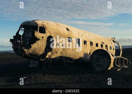 Sólheimasandur, Flugzeugabsturz an einem schwarzen Sandstrand in Island Stockfoto