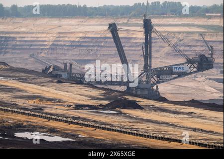 Schaufelradbagger Bagger 288 im Braunkohle-Tagebau Garzweiler, am 11.06.2021 *** Schaufelradbagger 288 im Braunkohle-Tagebau Garzweiler, am 11 06 2021 Stockfoto