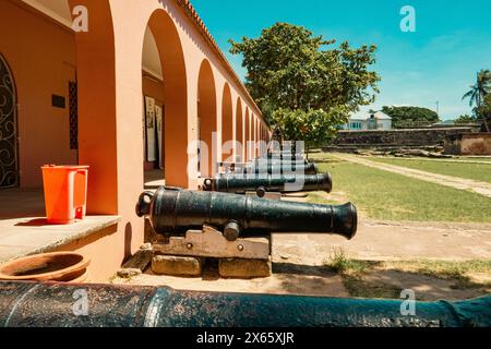 Kanonen auf den Ruinen von Fort Jesus in Mombasa, Kenia Stockfoto