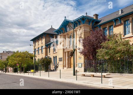 Epernay, Frankreich - 23. Juli 2020: Das Stéphane-Hessel Comprehensive European High School (französisch Lycée européen polyvalent Stéphane-Hessel) ist öffentlich Stockfoto