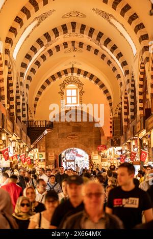 Der Gewürzbasar, auch ägyptischer Basar genannt, ist bekannt für seine vielen Düfte und Farben. Der orientalische Gewürzmarkt befindet sich auf dem Eminönü-Platz Stockfoto