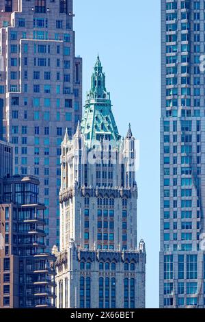 Das Woolworth Building, 233 Broadway, ist ein bedeutendes Bürogebäude im Finanzdistrikt von NYC; die oberen Stockwerke wurden heute in Wohneigentümer umgewandelt. Stockfoto