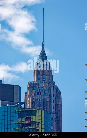 70 Pine Street, auch bekannt als 60 Wall Tower, ist ein bedeutendes Bürogebäude mit Nadeltürmen, das zu Wohnhäusern und Hotels im Finanzviertel von NYC umgebaut wurde. Stockfoto