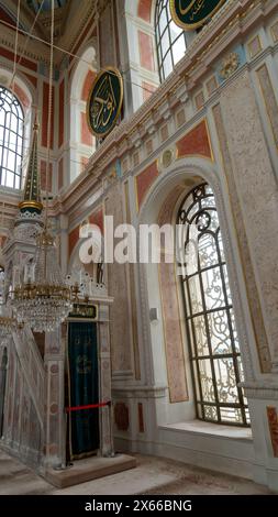 Innenraum der Grand Mecidiye Moschee in Istanbul Stockfoto