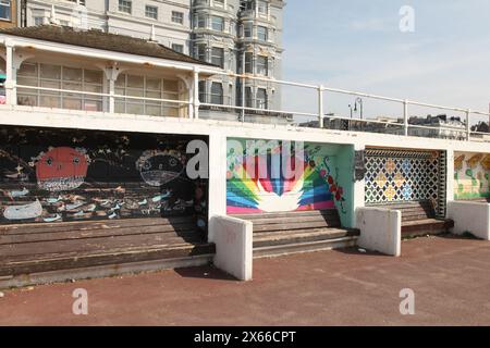 Painting the Prom verschiedene Auswahl an lokalen Künstlern Wandmalereien und Street Art. St. Leonards on Sea, Hastings, England, UK, 2024, tagsüber Stockfoto