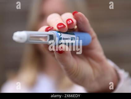 PIC zeigt: Ozempic Injection, Semaglutid Pen. bild von Modell PIC gavin rodgers/pixel8000 Stockfoto