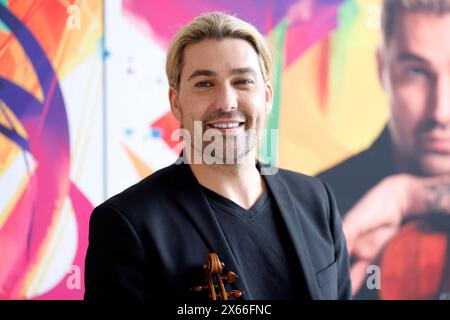 Star-Geiger David Garrett bei der Pressekonferenz zu seinen Plänen zur Millenium Symphony World Tour 2025 in der Flora Köln. Köln, 13.05.2024 NRW Deutschland *** Stargeiger David Garrett bei der Pressekonferenz zu seinen Plänen für die Millennium Symphony World Tour 2025 in der Flora Köln Köln, 13 05 2024 NRW Deutschland Copyright: XChristophxHardtx Stockfoto