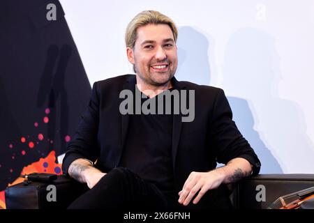 Star-Geiger David Garrett bei der Pressekonferenz zu seinen Plänen zur Millenium Symphony World Tour 2025 in der Flora Köln. Köln, 13.05.2024 NRW Deutschland *** Stargeiger David Garrett bei der Pressekonferenz zu seinen Plänen für die Millennium Symphony World Tour 2025 in der Flora Köln Köln, 13 05 2024 NRW Deutschland Copyright: XChristophxHardtx Stockfoto