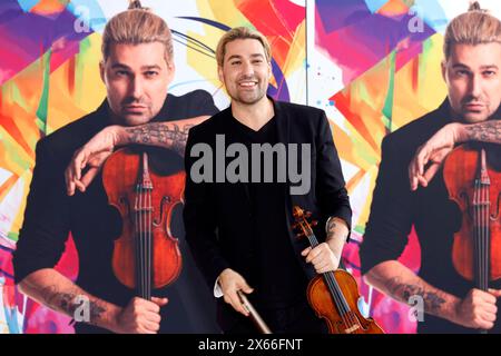 Star-Geiger David Garrett bei der Pressekonferenz zu seinen Plänen zur Millenium Symphony World Tour 2025 in der Flora Köln. Köln, 13.05.2024 NRW Deutschland *** Stargeiger David Garrett bei der Pressekonferenz zu seinen Plänen für die Millennium Symphony World Tour 2025 in der Flora Köln Köln, 13 05 2024 NRW Deutschland Copyright: XChristophxHardtx Stockfoto