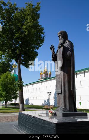 Statue des Heiligen Sergius, die Heilige Dreifaltigkeit, der Heilige Serguis Lavra, UNESCO-Weltkulturerbe, Sergiev Posad, Russland Stockfoto