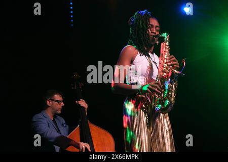 Die Saxophonistin Lakecia Benjamin tritt beim Cheltenham Jazz Festival in Großbritannien auf. Mai 2024 Stockfoto