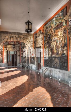 Wandfresken im Korridor, gemalt von Diego Rivera, 1942-51, Palacio Nacional de Mexico, Mexico City, Mexiko Stockfoto