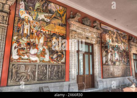 Wandfresken im Korridor, gemalt von Diego Rivera, 1942-51, Palacio Nacional de Mexico, Mexico City, Mexiko Stockfoto