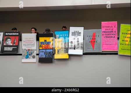 Amsterdam, Niederlande. Mai 2024. Studenten, die für die Demonstration des freien Palästinensergebäudes UVA Roeterseiland in Amsterdam, Niederlande 13-5-2024 Credit: Robert vant Hoenderdaal/Alamy Live News Stockfoto