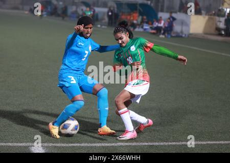 MST Sagorika (R) brachte Gastgeber Bangladesch in das Finale der SAFF U17 Women's Championship mit einem 1-0 Sieg über die Favoritenliste Indien bei der Birshreshtha Stockfoto