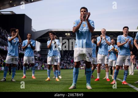 Julian Alvarez von Manchester City of Manchester City applaudiert ihren Fans nach dem Spiel der Premier League zwischen Fulham und Manchester City im Craven Cottage, London am Samstag, den 11. Mai 2024. (Foto: Federico Maranesi | MI News) Stockfoto