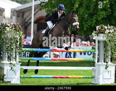 Badminton Estate, Gloucestershire, Großbritannien. Mai 2024. 2024 MARS Badminton Horse Trials Tag 5; William Fox-Pitt (GBR) reitet GRAFENNACHT während des Springens am Tag 5 Credit: Action Plus Sports/Alamy Live News Stockfoto