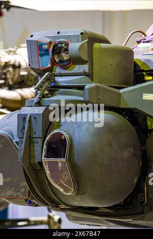 MIDDLE WALLOP, Großbritannien, 13. Mai 2024, das Army Flying Museum in Middle Wallop, Hampshire, startete seine neue Ausstellung Apache AH Mk.1 Angriffshubschrauber · ZJ224, der mit dem 656 Squadron Army Air Corps in Afghanistan diente. Am 15. Januar 2007 war es einer von zwei Apache-Hubschraubern, die Truppen auf ihren Flügeln nach Jugroom Fort in der Provinz Helmand transportierten, um einen tödlich verletzten Kameraden zu retten. Mit dem Ausscheiden des Apache AH Mk.1 wurde die Leitung an das fortgeschrittene Apache AH-64E Modell übergeben, das nun vom Army Air Corps geflogen wird. Quelle: John Rose Photography/Alamy Live News Stockfoto