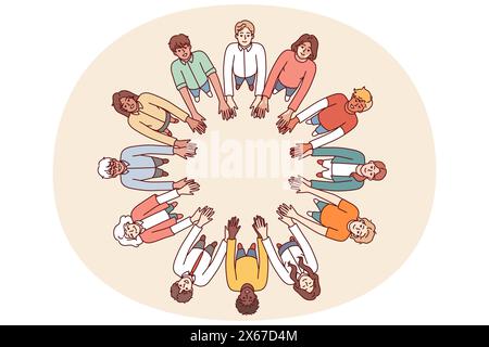Freundliche Menschen stehen im Kreis und halten Händchen für Zusammenarbeit und Teamarbeit, Draufsicht. Universitätsstudenten unterschiedlichen Geschlechts und unterschiedlicher Rasse lernen zusammen, während sie an der Uni studieren Stock Vektor