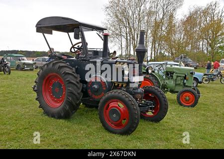 28.04.2024 Oldtimertreffen Deutschland/Sachsen Anhalt/Altmark/Altmarkkreis Salzwedel/Gemeinde Diesdorf/Ortsteil Hohengrieben/Trecker- Oldtimertreffen/Traktor/Lanz Bulldog/ ***Nutzung nur redaktionell***/ *** 28 04 2024 Oldtimertreffen Germany Sachsen Anhalt Altmark Altmarkkreis Salzwedel Gemeinde Diesdorf Bezirk Hohengrieben Traktor Oldtimertreffen Lanz Bulldog nur für redaktionelle Zwecke verwenden Stockfoto