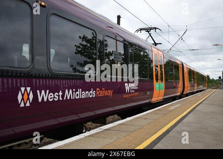 Neue Züge für die West Midlands Railway, Alstom Class 730 Aventra Electric Kombizüge nehmen auf der stark frequentierten Birmingham Cross City-Pendlerstrecke in Betrieb Stockfoto