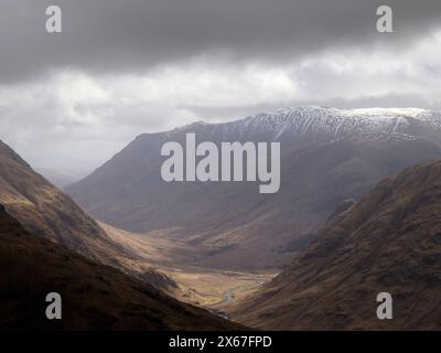 Blick auf die Gipfel des Black Mount von Meall a' Bhuiridh, Glen Etive, Schottland Stockfoto