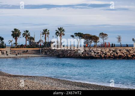 Menton, Frankreich - 6. Januar 2024: Abendlicher Blick auf die Stadt Menton und ihre Küstenregion Stockfoto