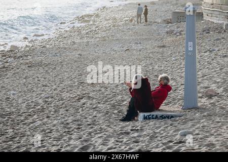 Menton, Frankreich - 6. Januar 2024: Abendlicher Blick auf die Stadt Menton und ihre Küstenregion Stockfoto