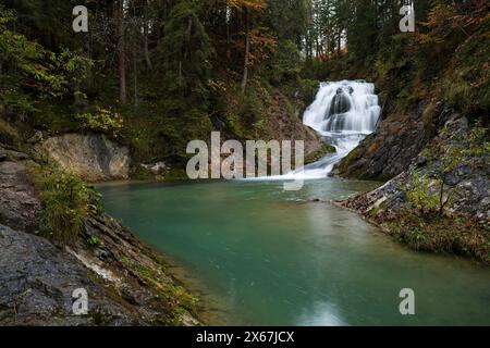 Wasserfall am Obernachkanal bei Wallgau, Bayerische Alpen, Karwendel, Deutschland, Bayern Stockfoto