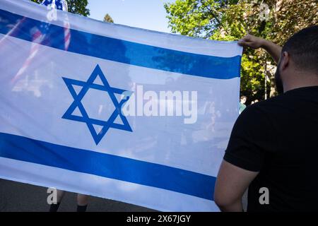 Seattle, USA. Mai 2024. Pro-Israel-Demonstration trifft auf Pro Palestine-Lager an der University of Washington Credit: Alex Garland/Alamy Live News Credit: Alex Garland/Alamy Live News Credit: Alex Garland/Alamy Live News Stockfoto