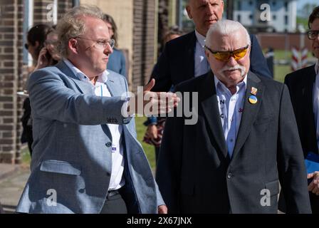 13. Mai 2024, Mecklenburg-Vorpommern, Peenemünde: Lech Walesa (r-l), Friedensnobelpreisträger, ehemaliger Vorsitzender der gewerkschaft Solidarnosc und ehemaliger polnischer Präsident, besucht Peenemünde im Rahmen des European Arts Festival Summit, einer internationalen Kulturkonferenz mit über 230 Festivalveranstaltern aus mehr als 40 Ländern. Foto: Stefan sauer/dpa Stockfoto