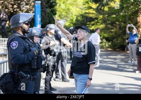 Seattle, USA. Mai 2024. Pro-Israel-Demonstration trifft auf Pro Palestine-Lager an der University of Washington Credit: Alex Garland/Alamy Live News Credit: Alex Garland/Alamy Live News Credit: Alex Garland/Alamy Live News Stockfoto