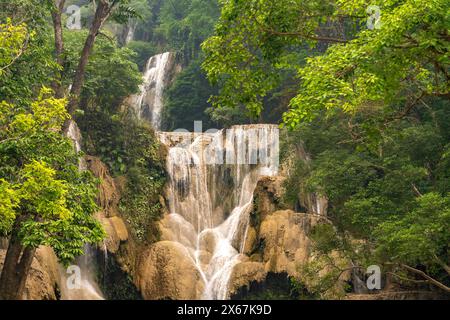Der mehrstöckige Kuang Si Wasserfall in der Nähe von Luang Prabang, Laos, Asien Stockfoto