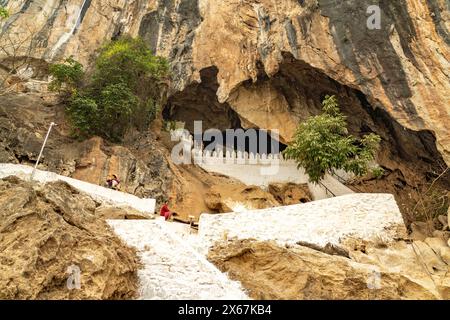 Eintritt zu den Pak Ou Höhlen in der Nähe von Luang Prabang, Laos, Asien Stockfoto