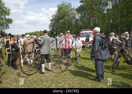 Hasek Velocipiada im Dorf vSEn in der Tschechischen Republik, jährliches Treffen von Menschen, die alte Fahrräder lieben Stockfoto