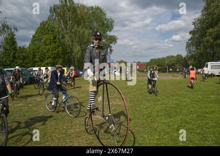 Hasek Velocipiada im Dorf vSEn in der Tschechischen Republik, jährliches Treffen von Menschen, die alte Fahrräder lieben Stockfoto