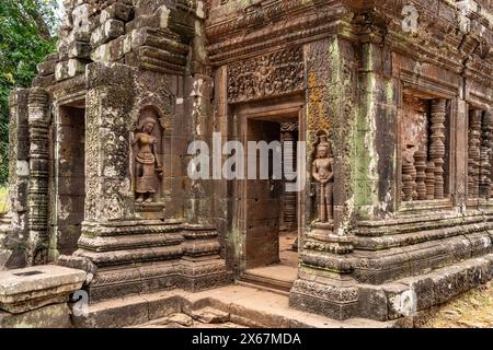 Apsara-Reliefs im Heiligtum des Bergtempels Wat Phu, Provinz Champasak, Laos, Asien Stockfoto