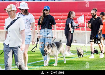 Bridgeview, Illinois, USA. Mai 2024. Die Parade im SeatGeek Stadion in Bridgeview, Illinois, spielt während der Halbzeit des NWSL-Fußballspiels zwischen den Utah Royals FC und den Chicago Red Stars. John Mersits/CSM/Alamy Live News Stockfoto