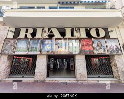 Nizza, Frankreich - 9. Februar 2024: Das älteste Kino in Nizza - "Rialto", das 1927 in der Rue de Rivoli eröffnet wurde. Stockfoto