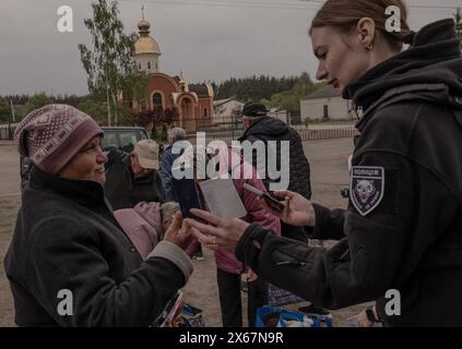 Charkiv, Ukraine. 13. Mai 2024: Zivilisten, die in Wovchansk und den umliegenden Regionen leben, werden aus ihren Häusern evakuiert. Russland versucht am 13. Mai 2024, die Nordukraine wieder einzumarschieren. (Credit Image: © Svet Jacqueline/ZUMA Press Wire) NUR REDAKTIONELLE VERWENDUNG! Nicht für kommerzielle ZWECKE! Quelle: ZUMA Press, Inc./Alamy Live News Stockfoto